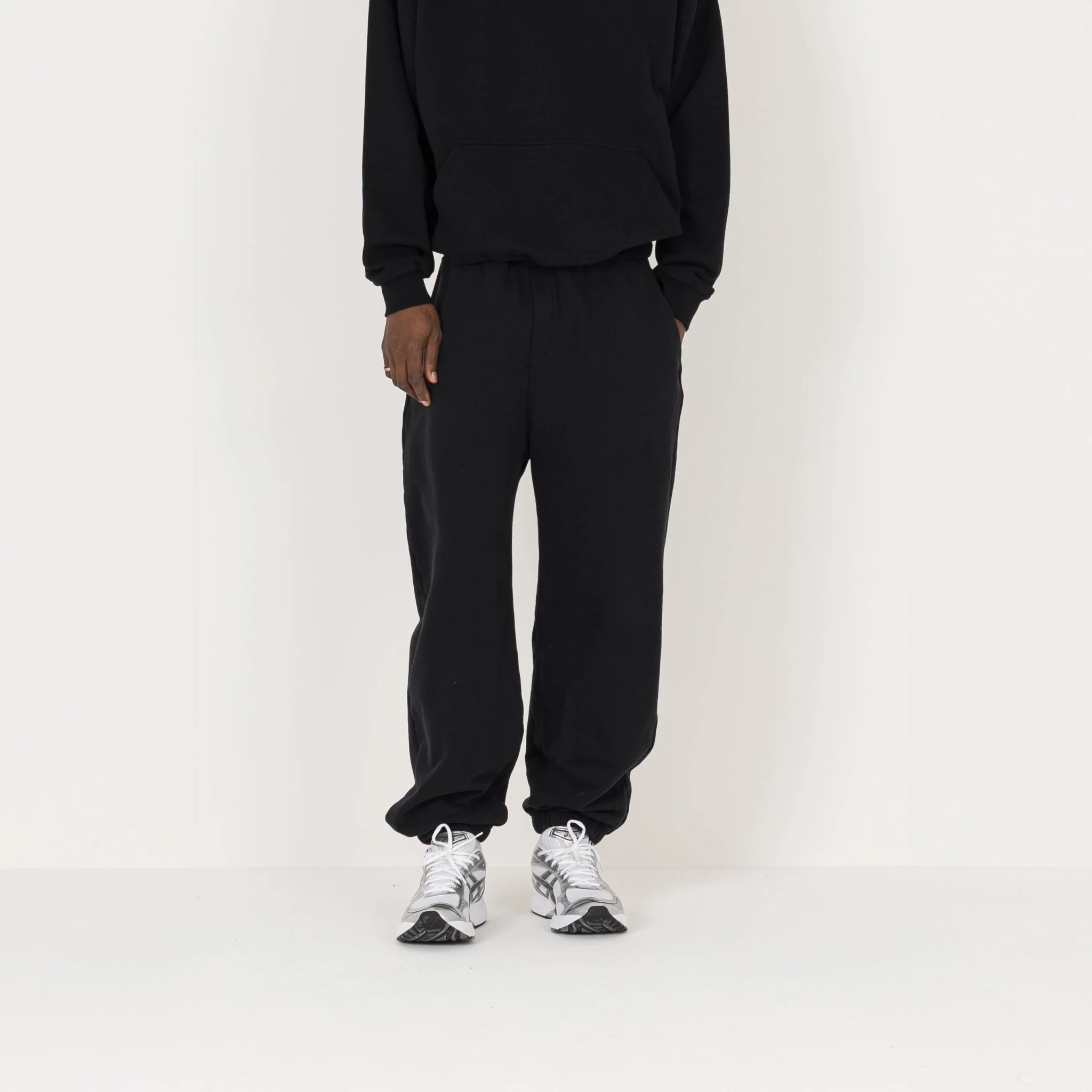 Relaxed Cuffed Sweatpant - Black - Image 2