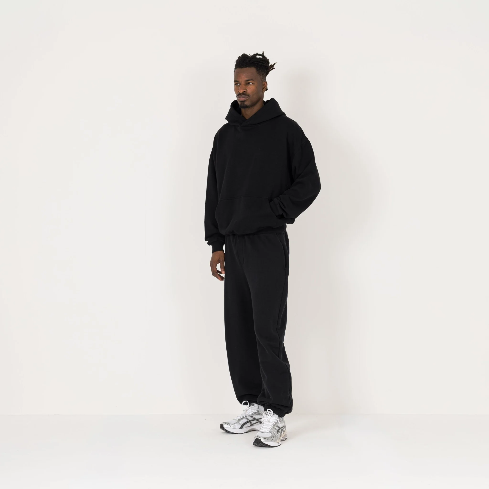 Relaxed Cuffed Sweatpant - Black - Image 5