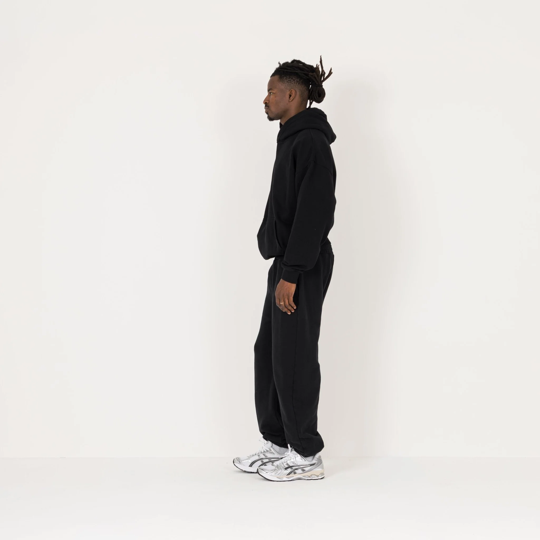 Relaxed Cuffed Sweatpant - Black - Image 6