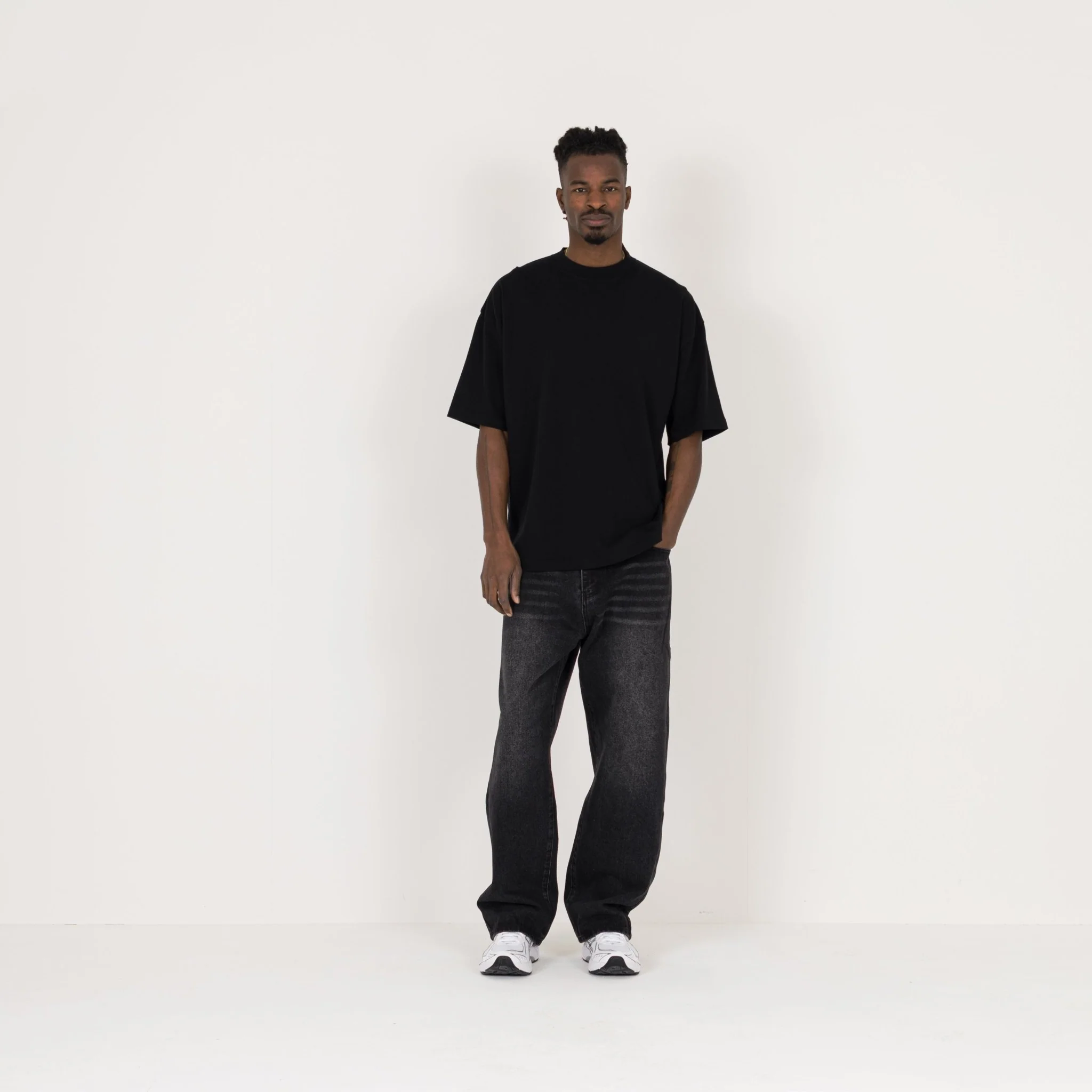 T-Shirt - Black - Image 4