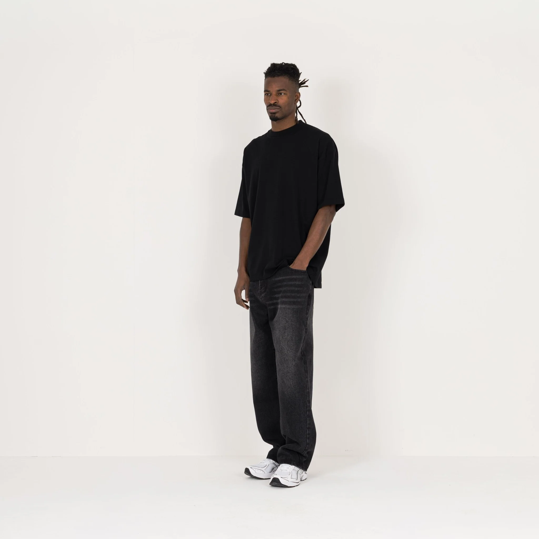 T-Shirt - Black - Image 5